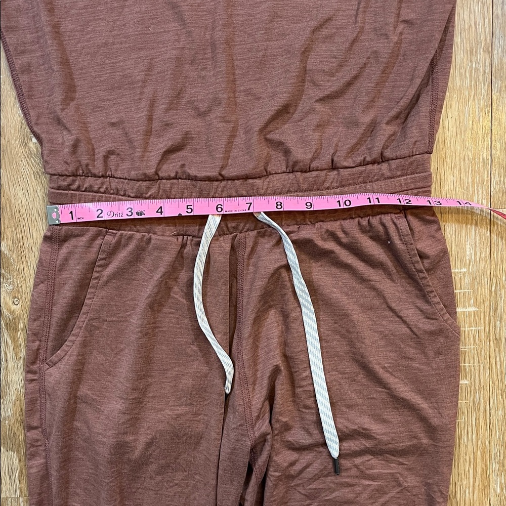Vuori All Day Jumpsuit Terracotta Heather Brown XS Extra-Small Romper EUC Pocket - Picture 15 of 16
